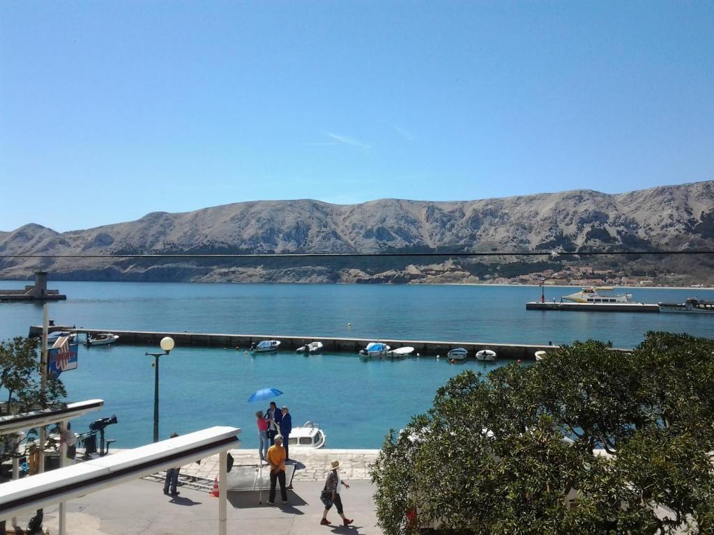 Apartments Dorcic Baška Rom bilde